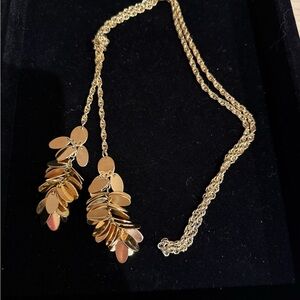 Elegant Gold Leaf Pendant Necklace
